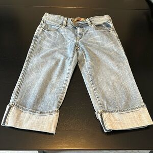 Women’s old navy size 6 capris